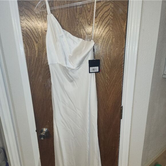 Ieena for Mac Duggal White One Shoulder Double Strap Satin Gown NWT Size 2 - Picture 5 of 8